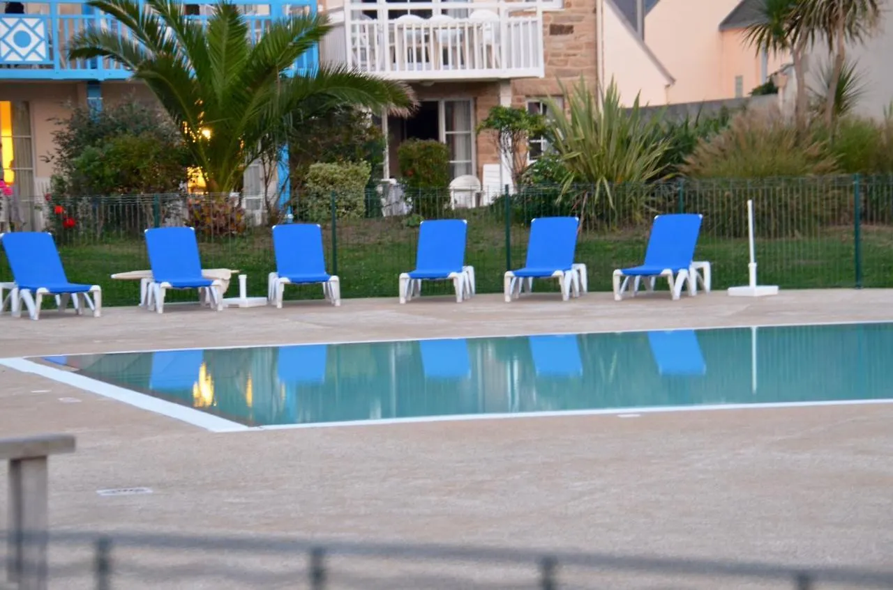 Vacances A L Ocean - T4 Grand Balcon Tout Confort - Wifi Et Parking Gratuits - Mer Plage Piscine A Environ 25 M - Centre Ville, Tous Commerces, Marche, Et Port A 10 Minutes A Pied En Longeant La Mer Guilvinec France