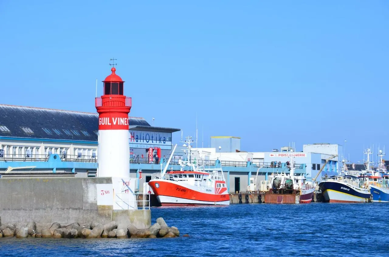 Vacances A L Ocean - T4 Grand Balcon Tout Confort - Wifi Et Parking Gratuits - Mer Plage Piscine A Environ 25 M - Centre Ville, Tous Commerces, Marche, Et Port A 10 Minutes A Pied En Longeant La Mer Guilvinec