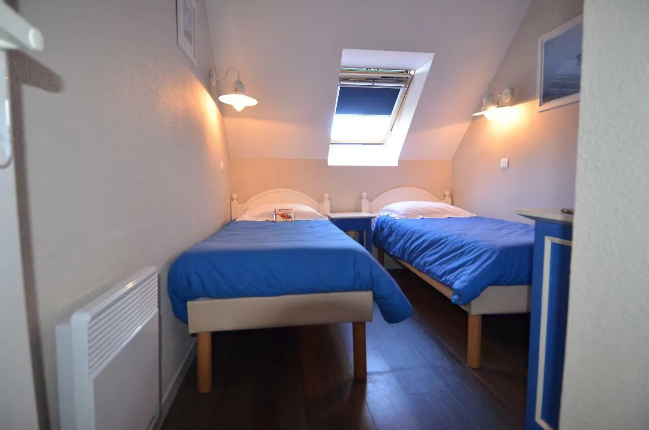 Vacances A L Ocean - T4 Grand Balcon Tout Confort - Wifi Et Parking Gratuits - Mer Plage Piscine A Environ 25 M - Centre Ville, Tous Commerces, Marche, Et Port A 10 Minutes A Pied En Longeant La Mer Guilvinec France