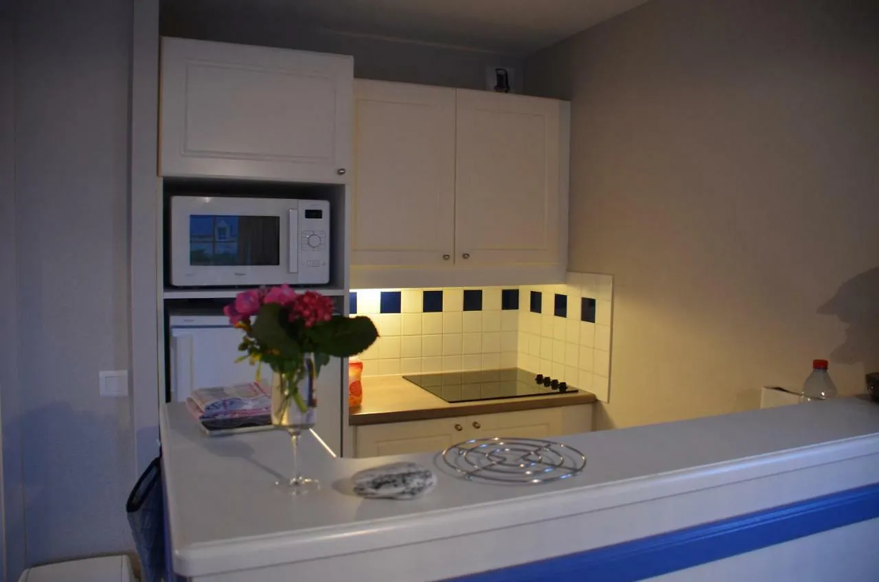 Vacances A L Ocean - T4 Grand Balcon Tout Confort - Wifi Et Parking Gratuits - Mer Plage Piscine A Environ 25 M - Centre Ville, Tous Commerces, Marche, Et Port A 10 Minutes A Pied En Longeant La Mer Guilvinec
