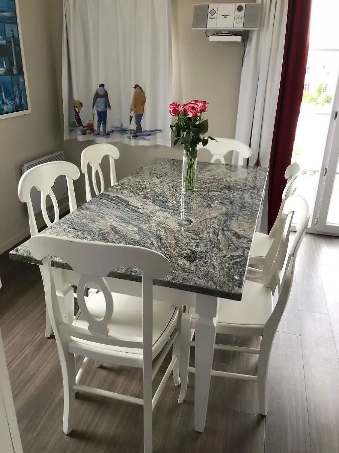 Vacances A L Ocean - T4 Grand Balcon Tout Confort - Wifi Et Parking Gratuits - Mer Plage Piscine A Environ 25 M - Centre Ville, Tous Commerces, Marche, Et Port A 10 Minutes A Pied En Longeant La Mer Guilvinec Appartement